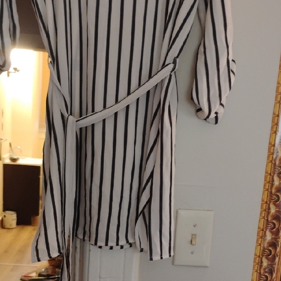 Striped V-Neck Tie-Waist Dress - Black & White 28 inches p2p 31 inch long - Picture 5 of 6